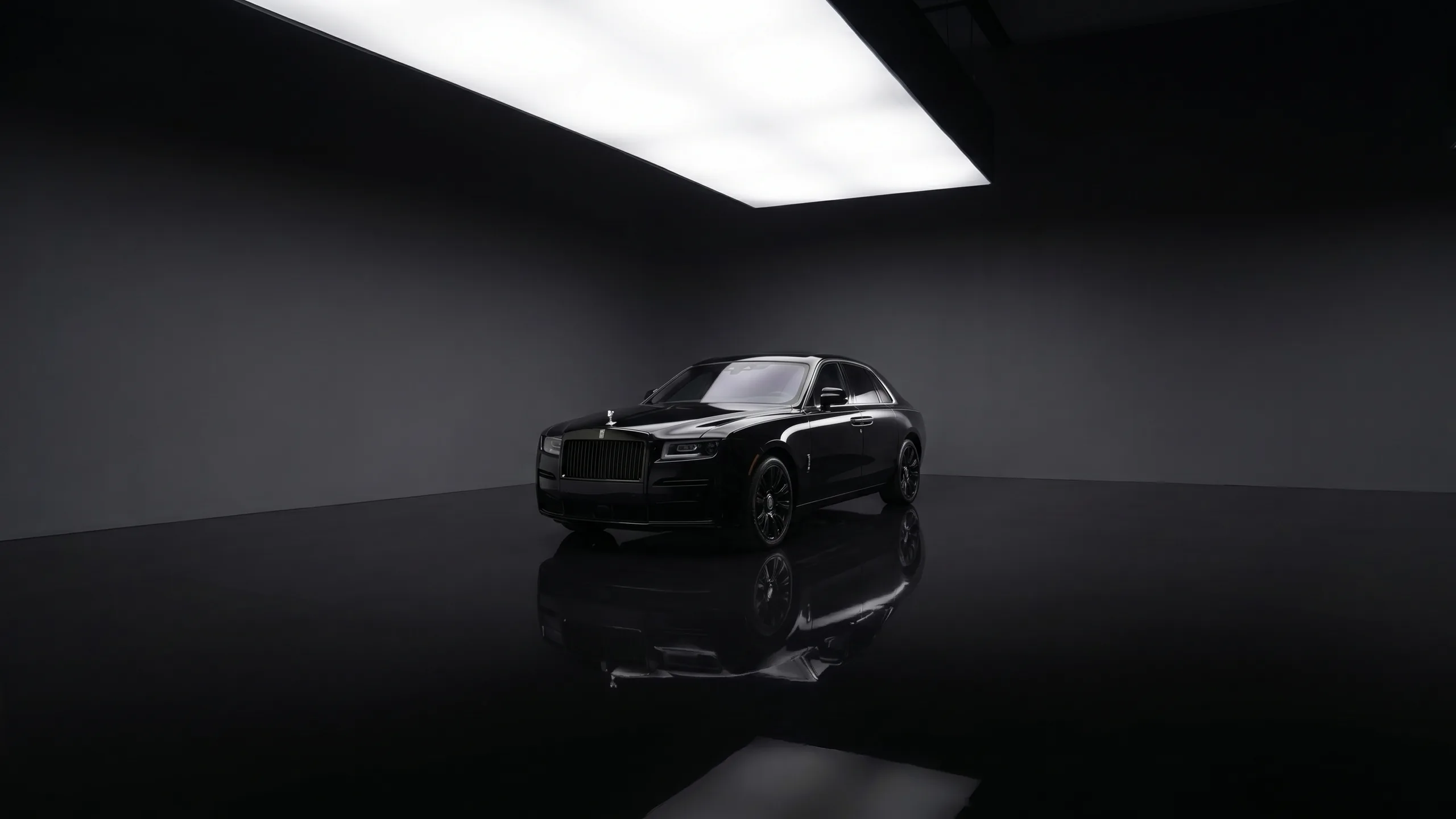 Cullinan or Ghost: Choosing the Right Rolls-Royce for Corporate Travel